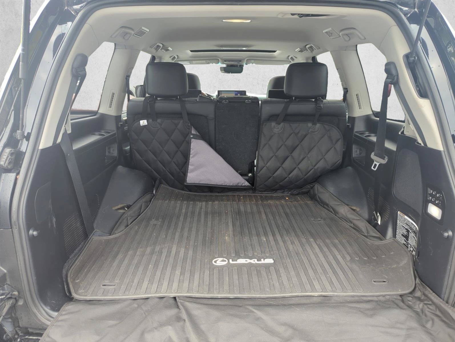 Used 2016 Lexus LX 570 4WD w/ Luxury Package image 10