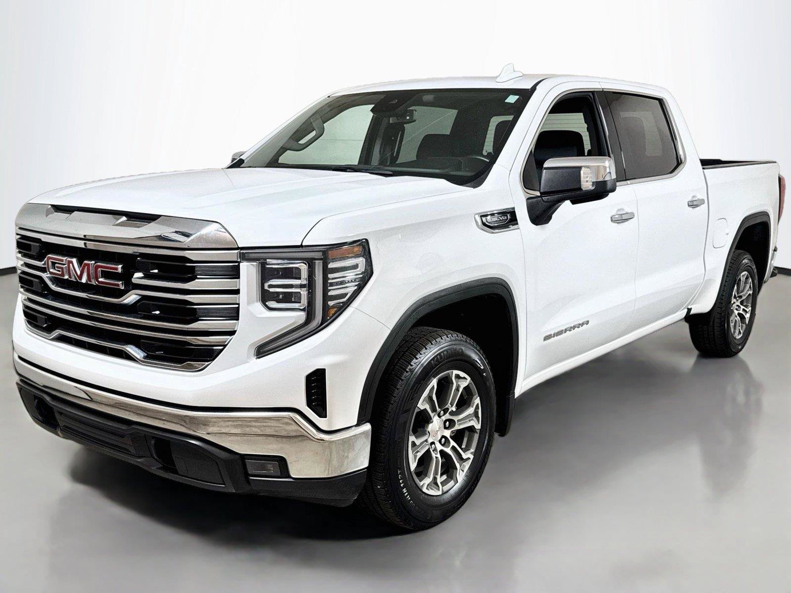 Certified 2025 GMC Sierra 1500 SLT RWD image 1