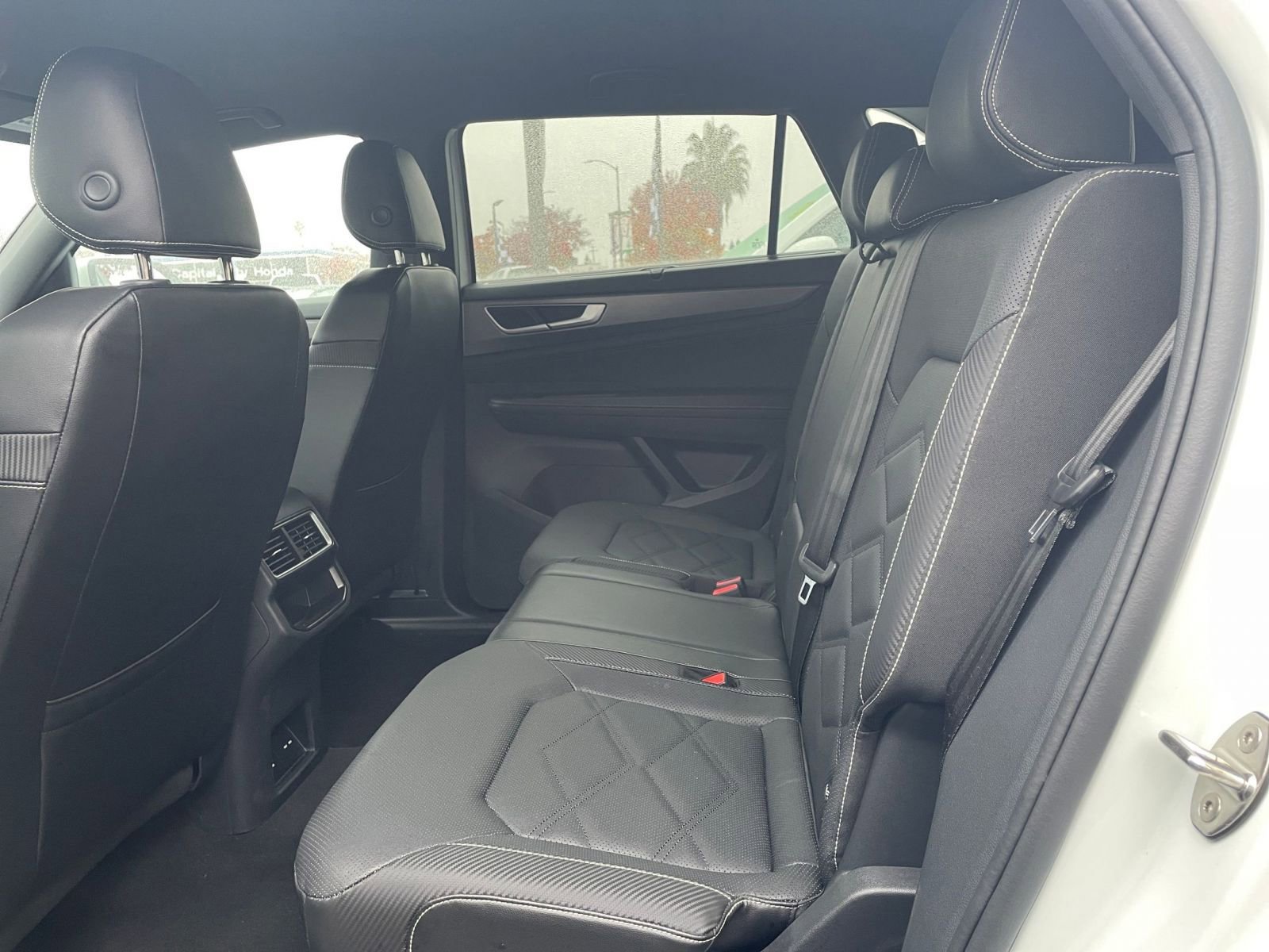 Used 2025 Volkswagen Atlas Cross Sport SE image 25