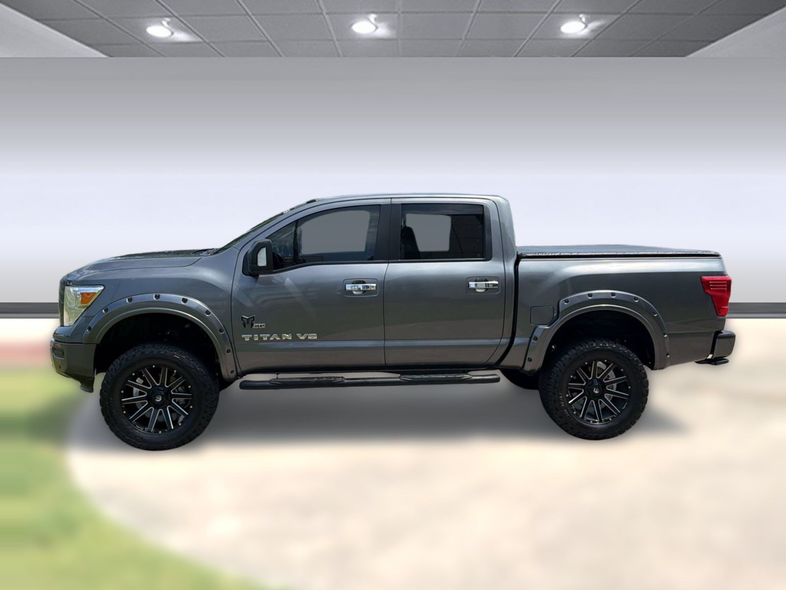 Used 2020 Nissan Titan SV w/ SV Convenience Package AWD/4WD image 2