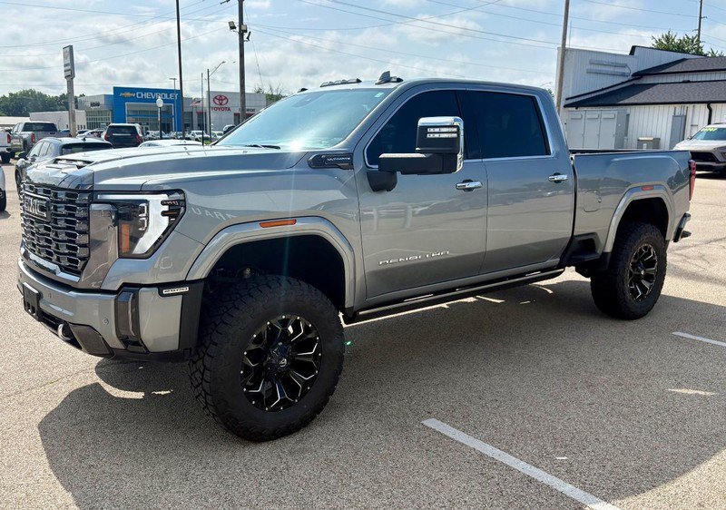 Used 2024 GMC Sierra 2500 Denali Ultimate AWD/4WD image 8