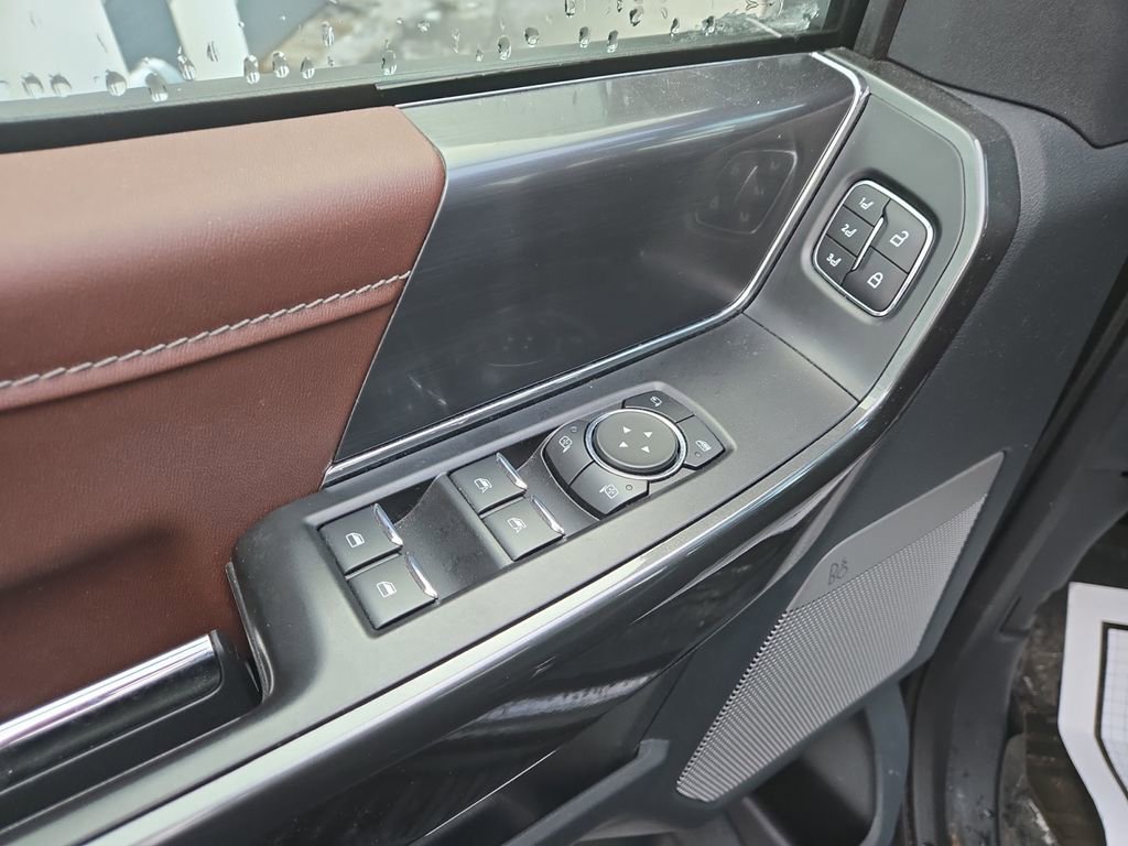 Used 2022 Ford F150 Lariat image 11