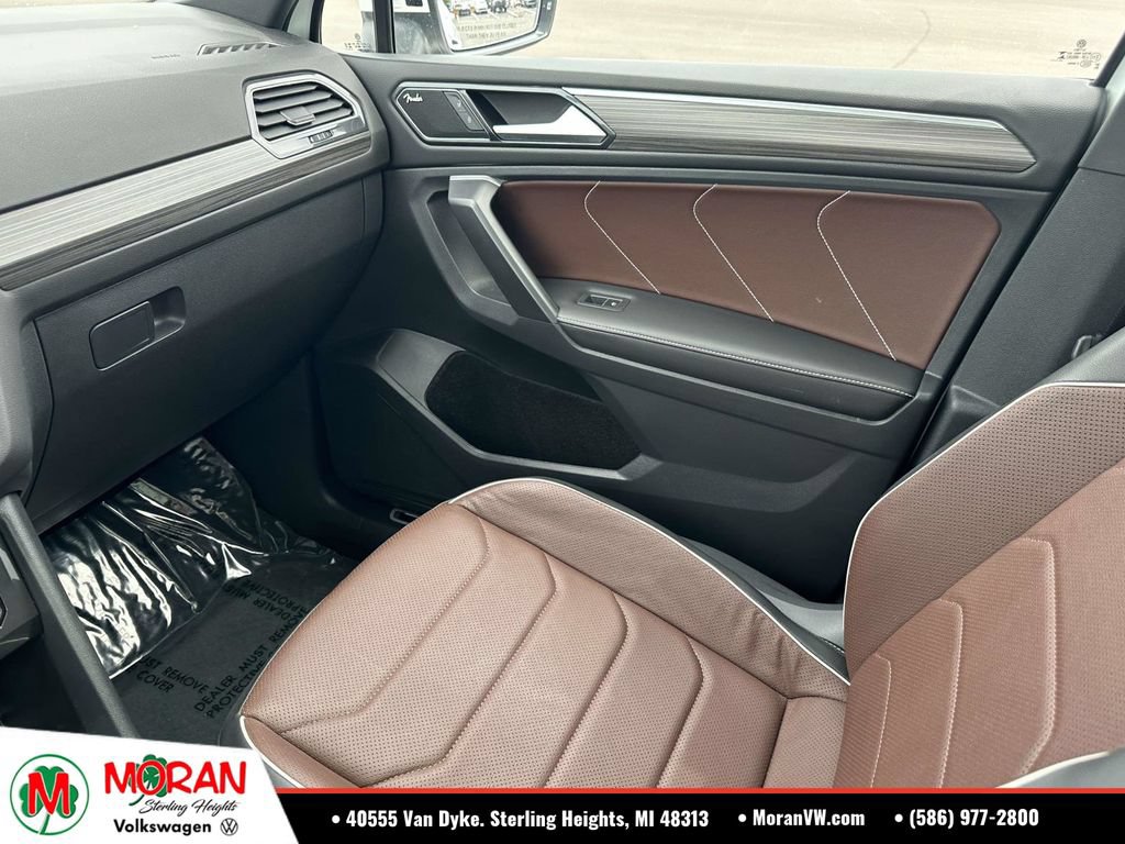 Certified 2024 Volkswagen Tiguan SEL R-Line AWD/4WD image 34