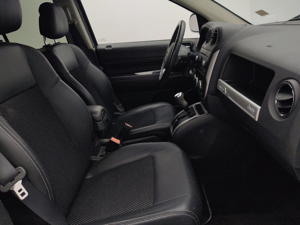 Used 2017 Jeep Compass Latitude FWD image 21