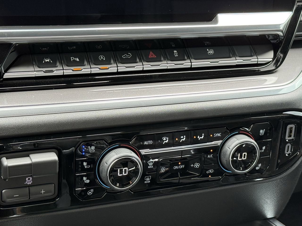 New 2026 Chevrolet Silverado 1500 High Country AWD/4WD image 16