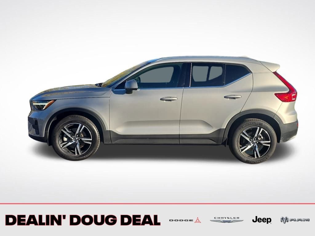 Used 2025 Volvo XC40 B5 Core AWD/4WD video 3