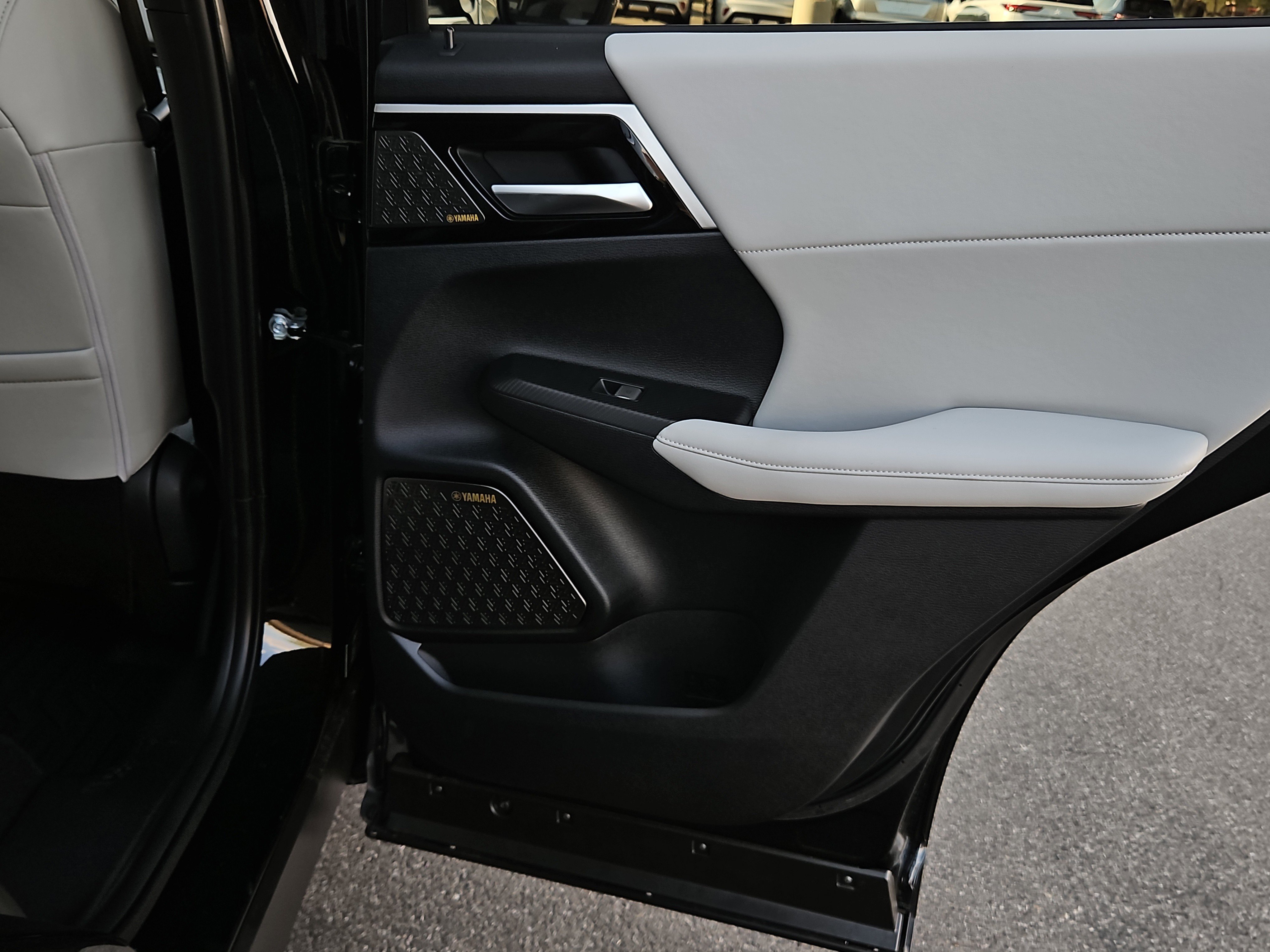New 2025 Mitsubishi Outlander SE image 20