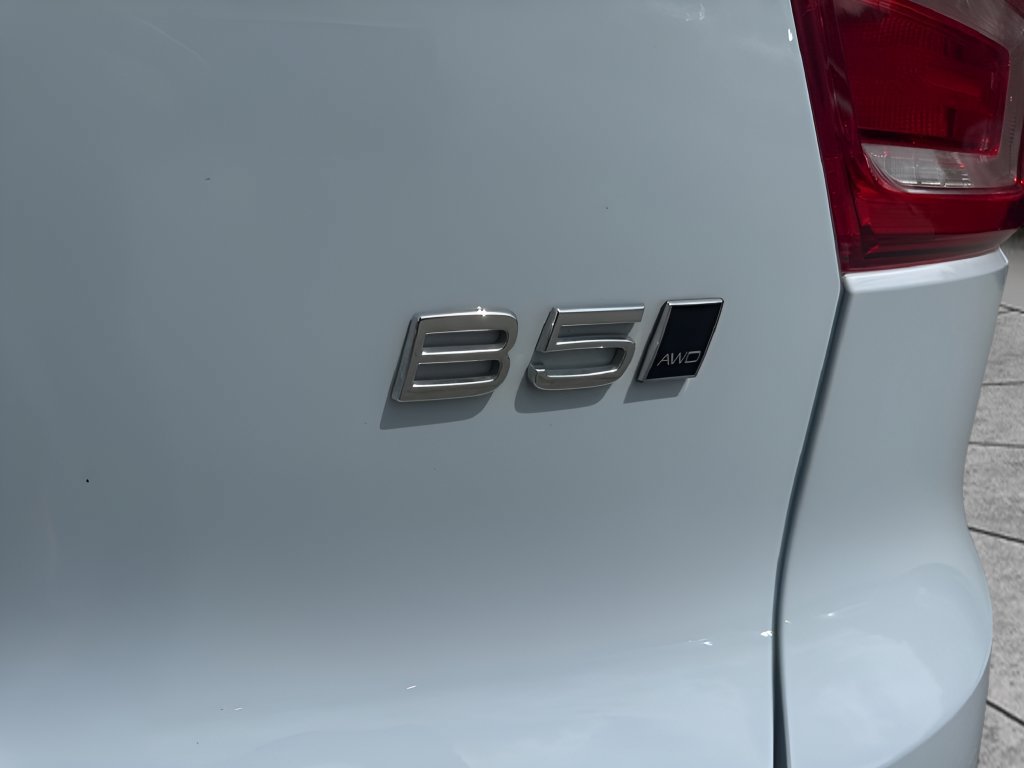 Used 2025 Volvo XC40 B5 Core AWD/4WD image 33
