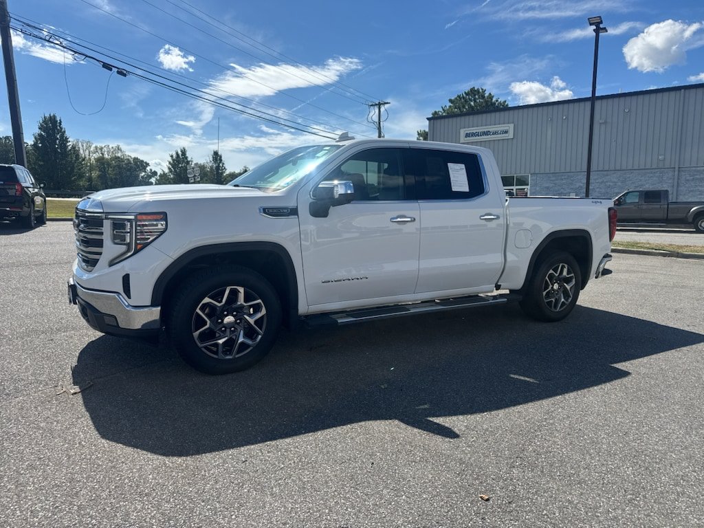 Used 2022 GMC Sierra 1500 SLT w/ SLT Convenience Package AWD/4WD image 4
