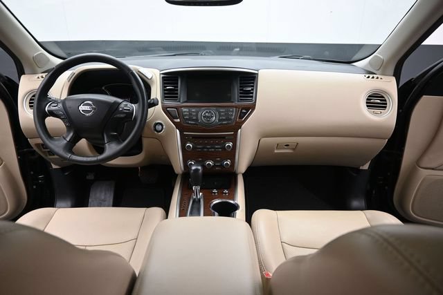 Used 2017 Nissan Pathfinder Platinum FWD image 28