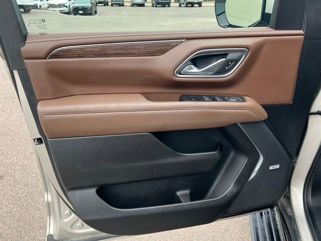 Used 2024 Chevrolet Suburban High Country image 17