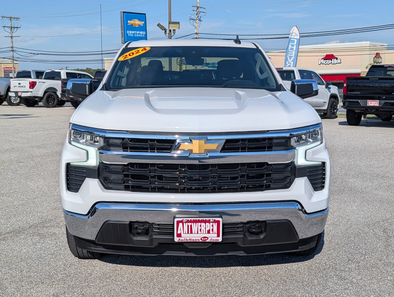Used 2024 Chevrolet Silverado 1500 LT AWD/4WD image 8