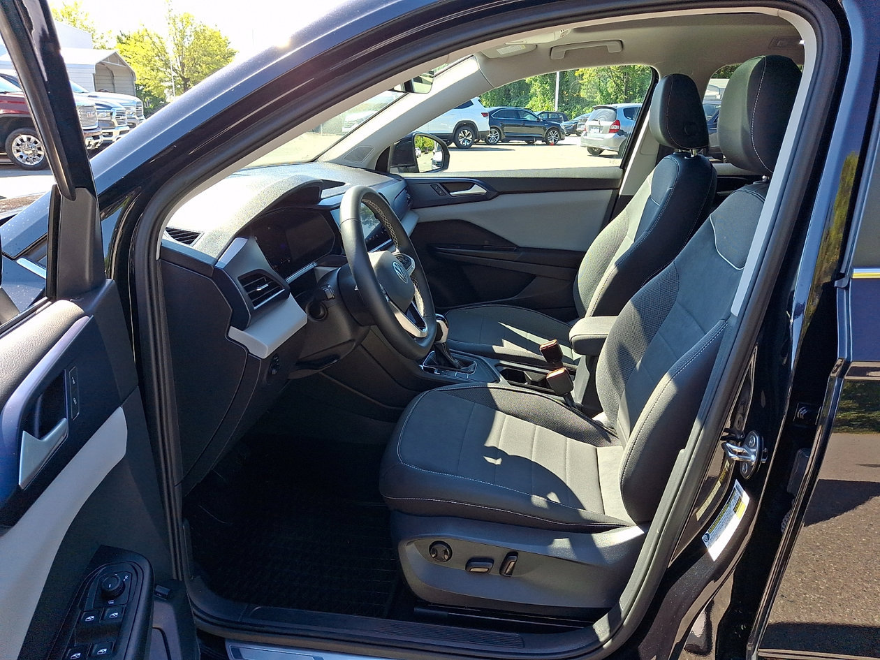 Certified 2023 Volkswagen Taos SE w/ Panoramic Sunroof Package FWD image 13