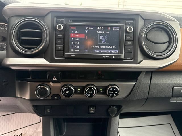 Used 2017 Toyota Tacoma SR5 AWD/4WD image 22