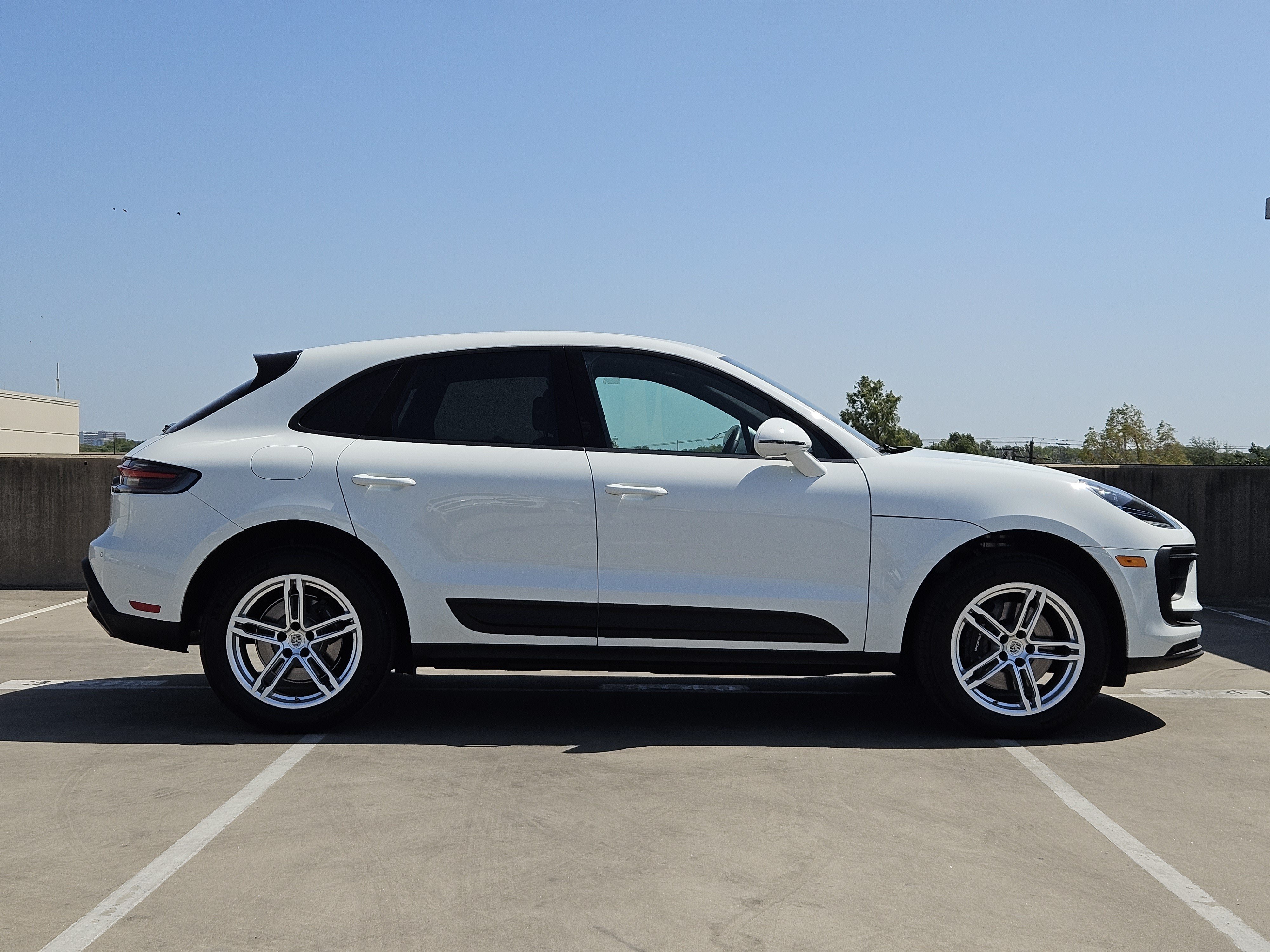 Certified 2026 Porsche Macan AWD/4WD image 9