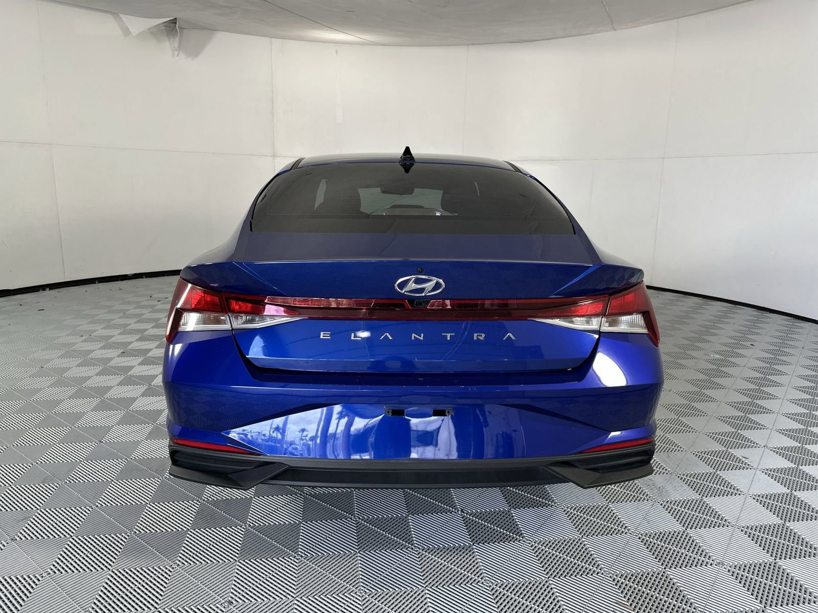 Used 2023 Hyundai Elantra SEL w/ Convenience Package FWD image 7