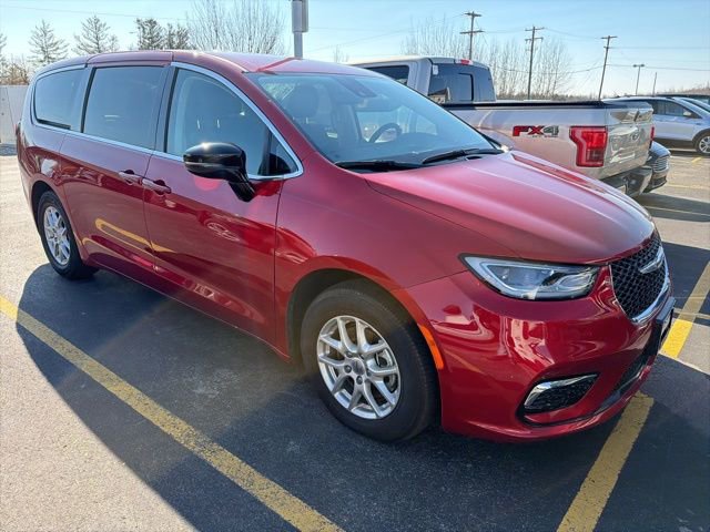 Used 2024 Chrysler Pacifica Touring-L FWD video 3