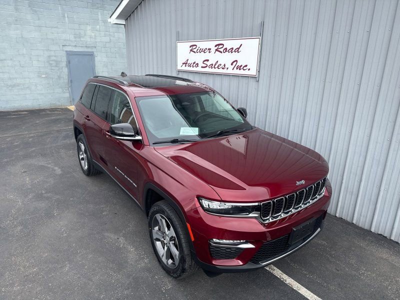 Used 2023 Jeep Grand Cherokee 4WD 4xe image 3