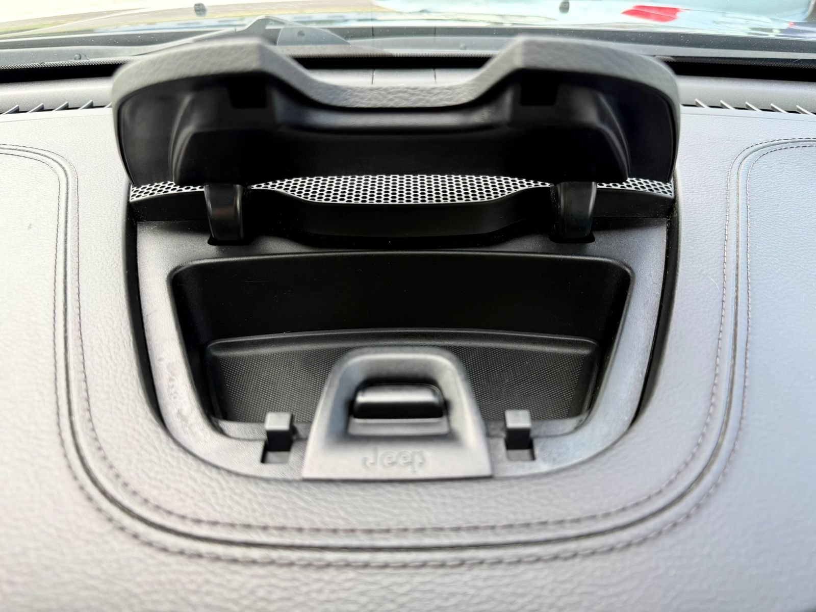 Used 2019 Jeep Cherokee Latitude Plus AWD/4WD image 35
