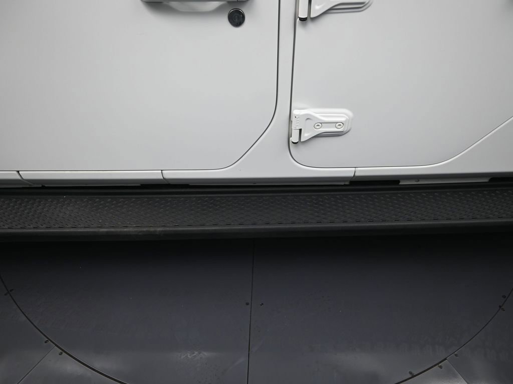 Used 2023 Jeep Gladiator Overland image 10