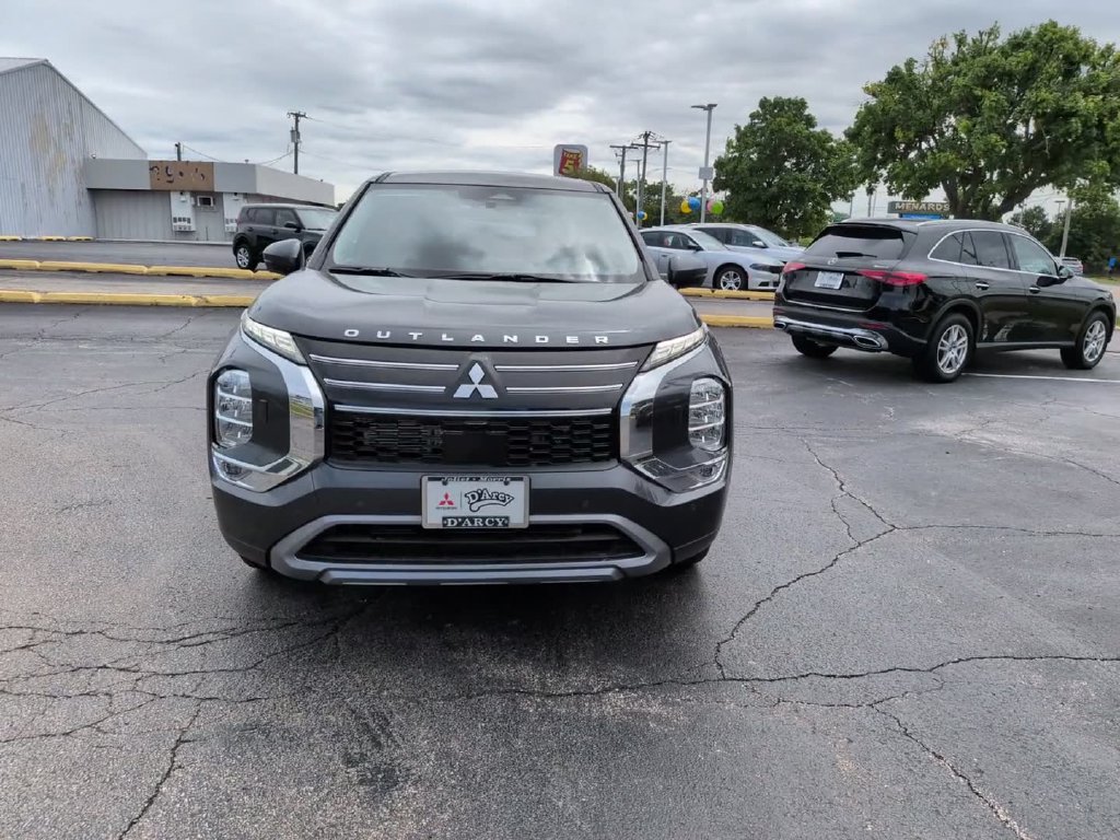 New 2026 Mitsubishi Outlander SE AWD/4WD image 2