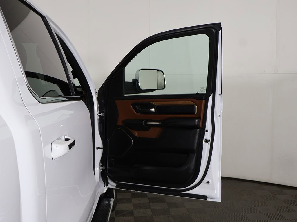 Used 2022 RAM 1500 Limited w/ Body-Colour Bumper Group AWD/4WD image 19
