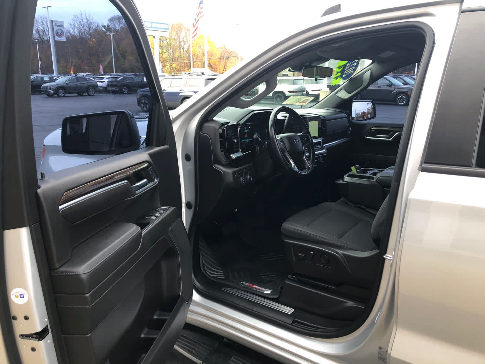 Used 2022 Chevrolet Silverado 1500 RST AWD/4WD image 7