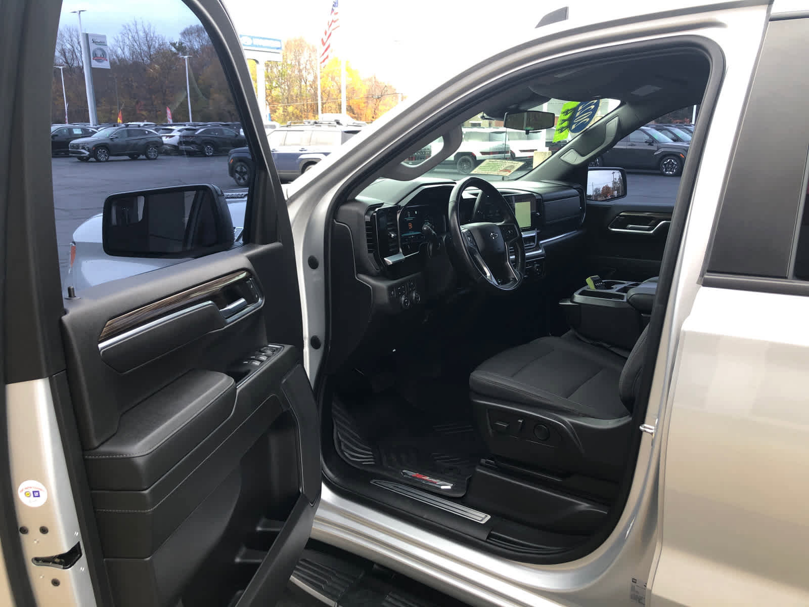 Used 2022 Chevrolet Silverado 1500 RST image 7