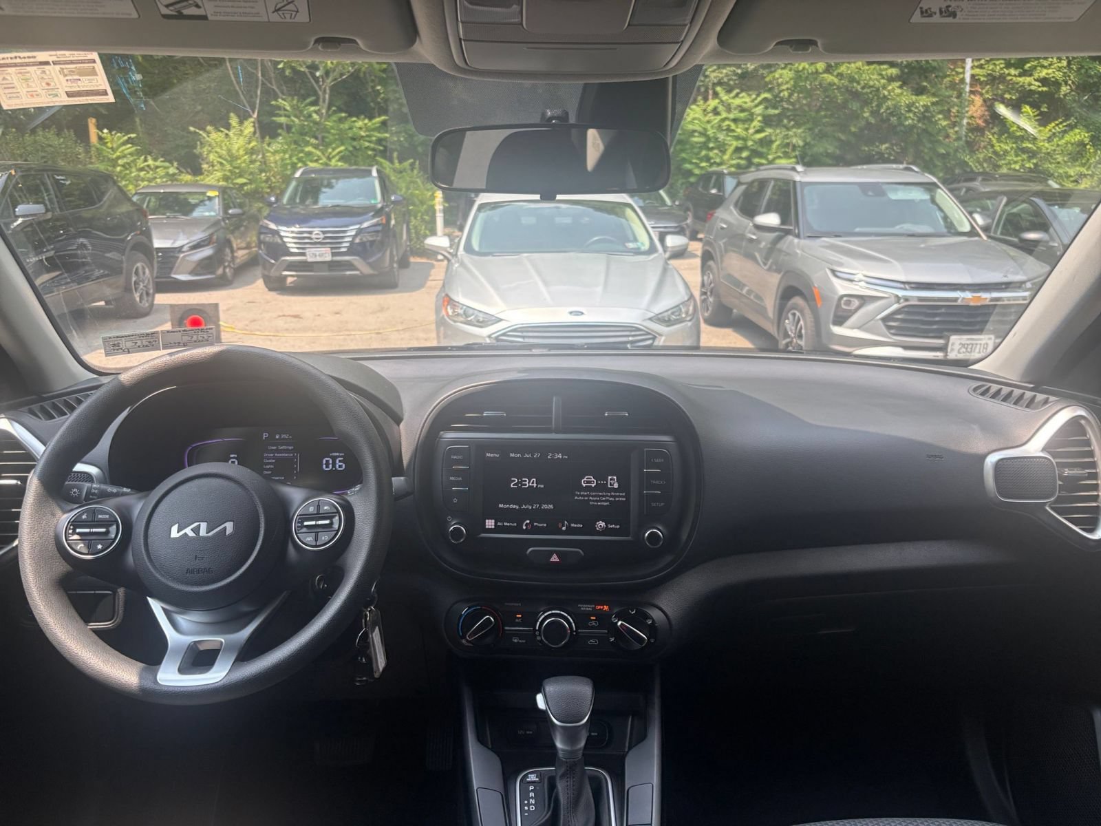 Used 2025 Kia Soul LX w/ LX Technology Package FWD image 30