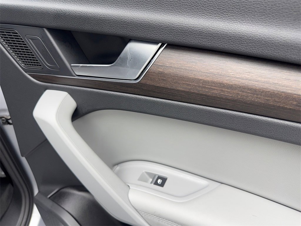 Used 2023 Audi Q5 2.0T Premium Plus w/ Premium Plus Package image 44