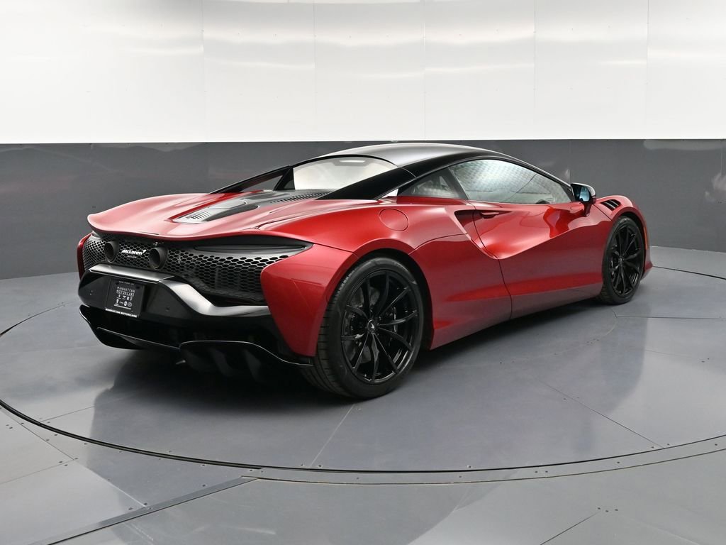 Used 2024 McLaren Artura RWD image 8