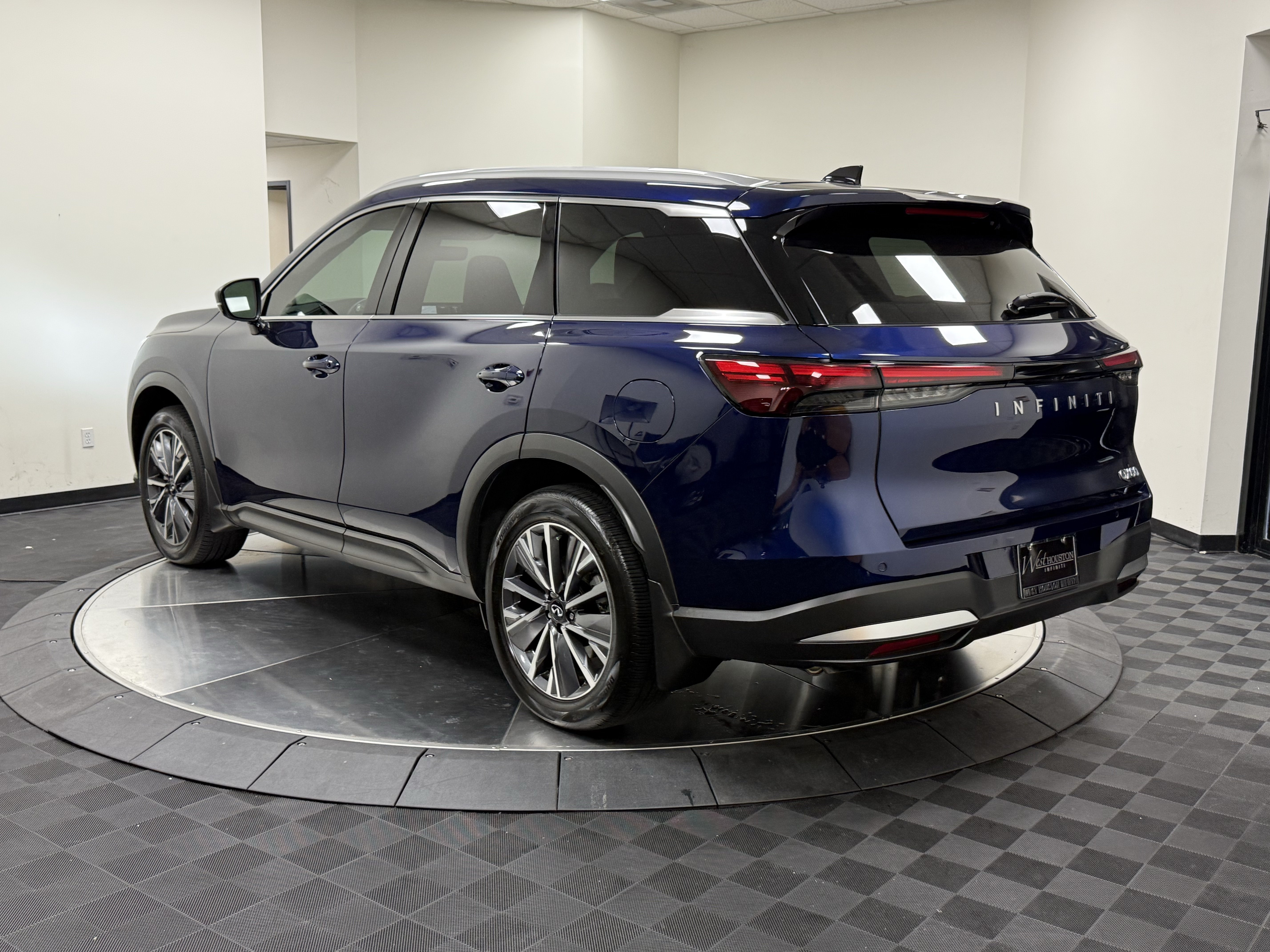 Certified 2027 INFINITI QX60 Luxe w/ Cargo Package FWD image 5