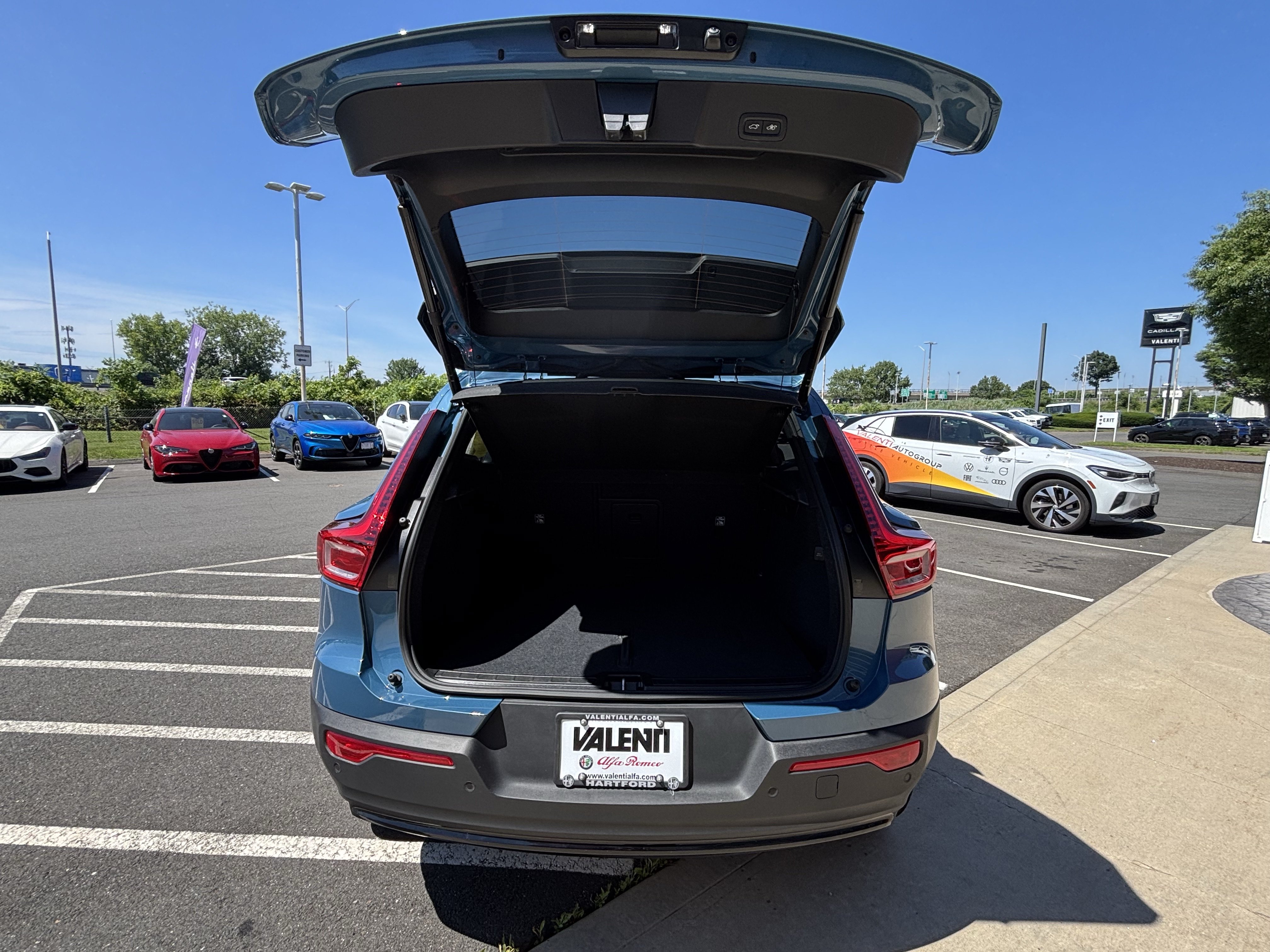 Used 2025 Volvo XC40 B5 Plus AWD/4WD image 42