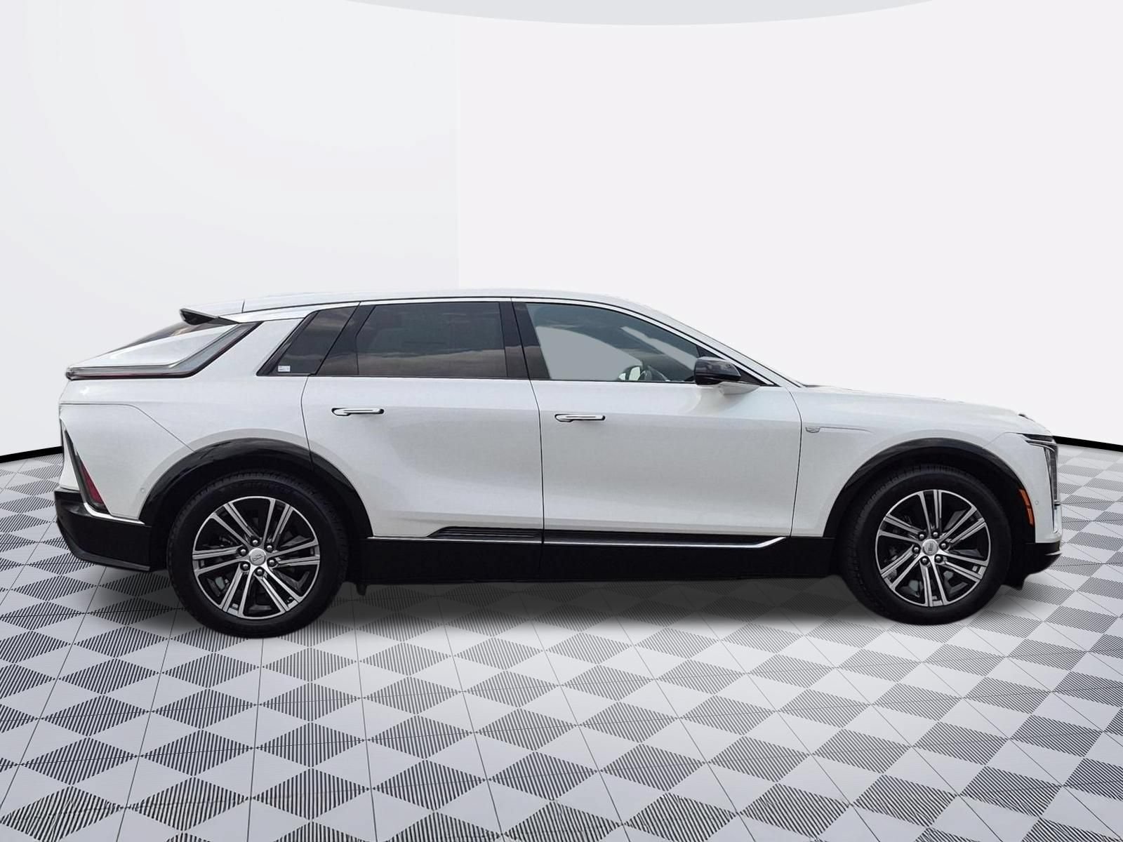 Certified 2024 Cadillac Lyriq Luxury AWD/4WD image 8