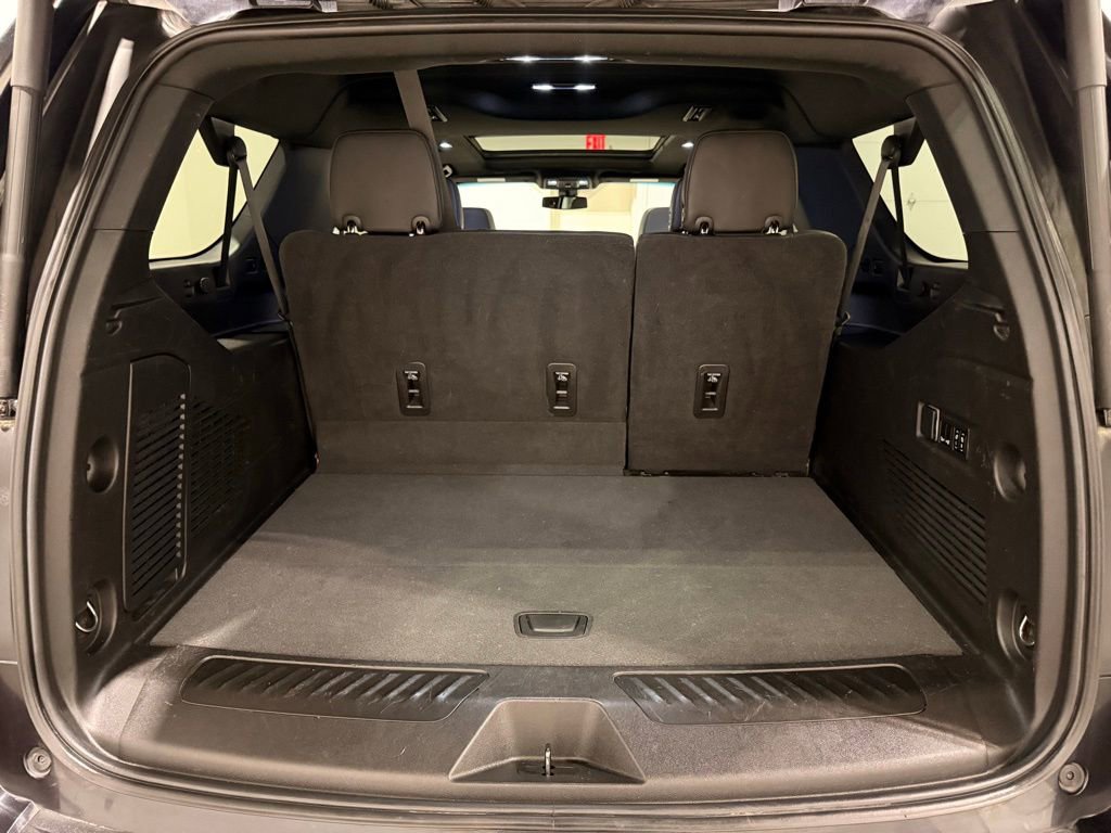 Used 2022 Chevrolet Suburban LT w/ Luxury Package image 10