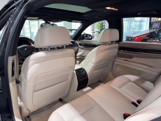 Used 2014 BMW 750i RWD image 10