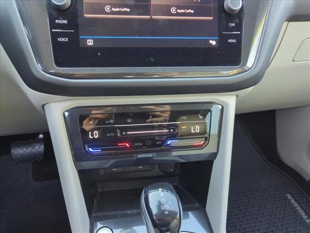 Used 2023 Volkswagen Tiguan SE w/ Panoramic Sunroof Package image 10