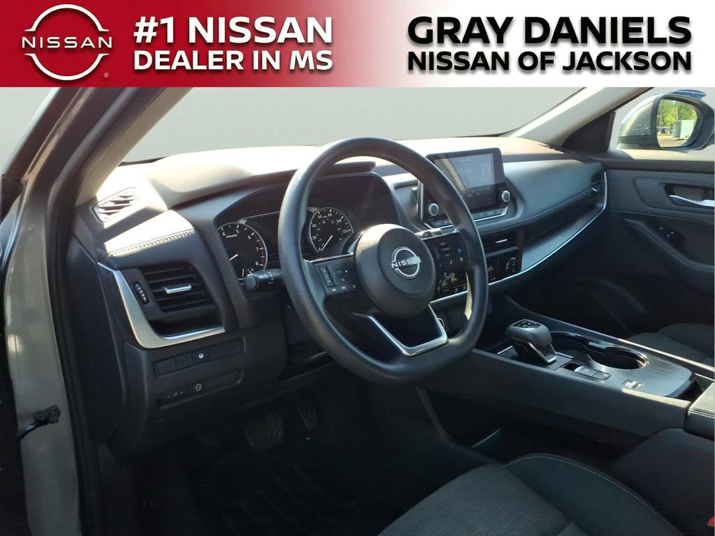 Used 2023 Nissan Rogue SV FWD image 10