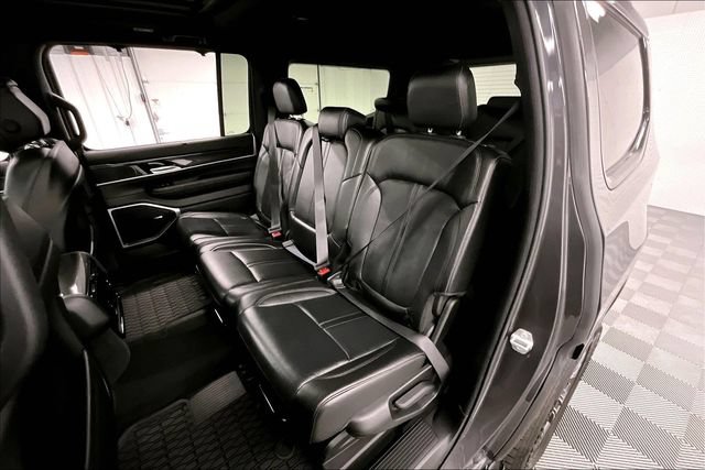 Used 2023 Jeep Wagoneer 4WD w/ Premium Group I image 24