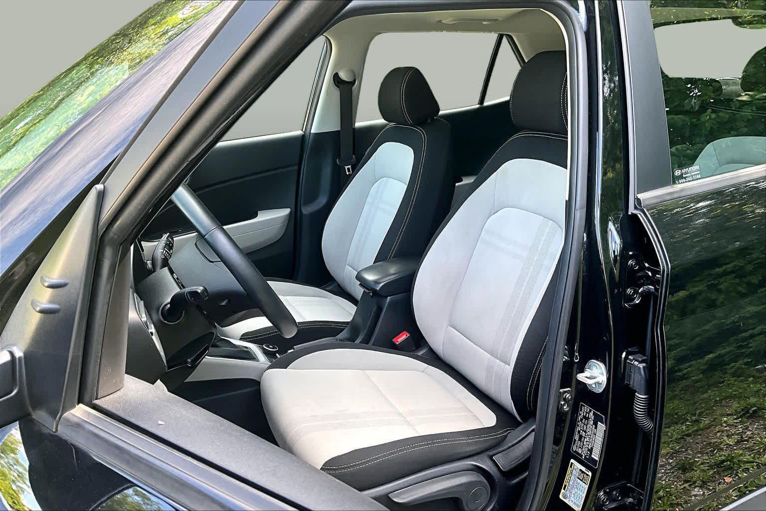 Used 2025 Hyundai Venue SEL FWD image 8