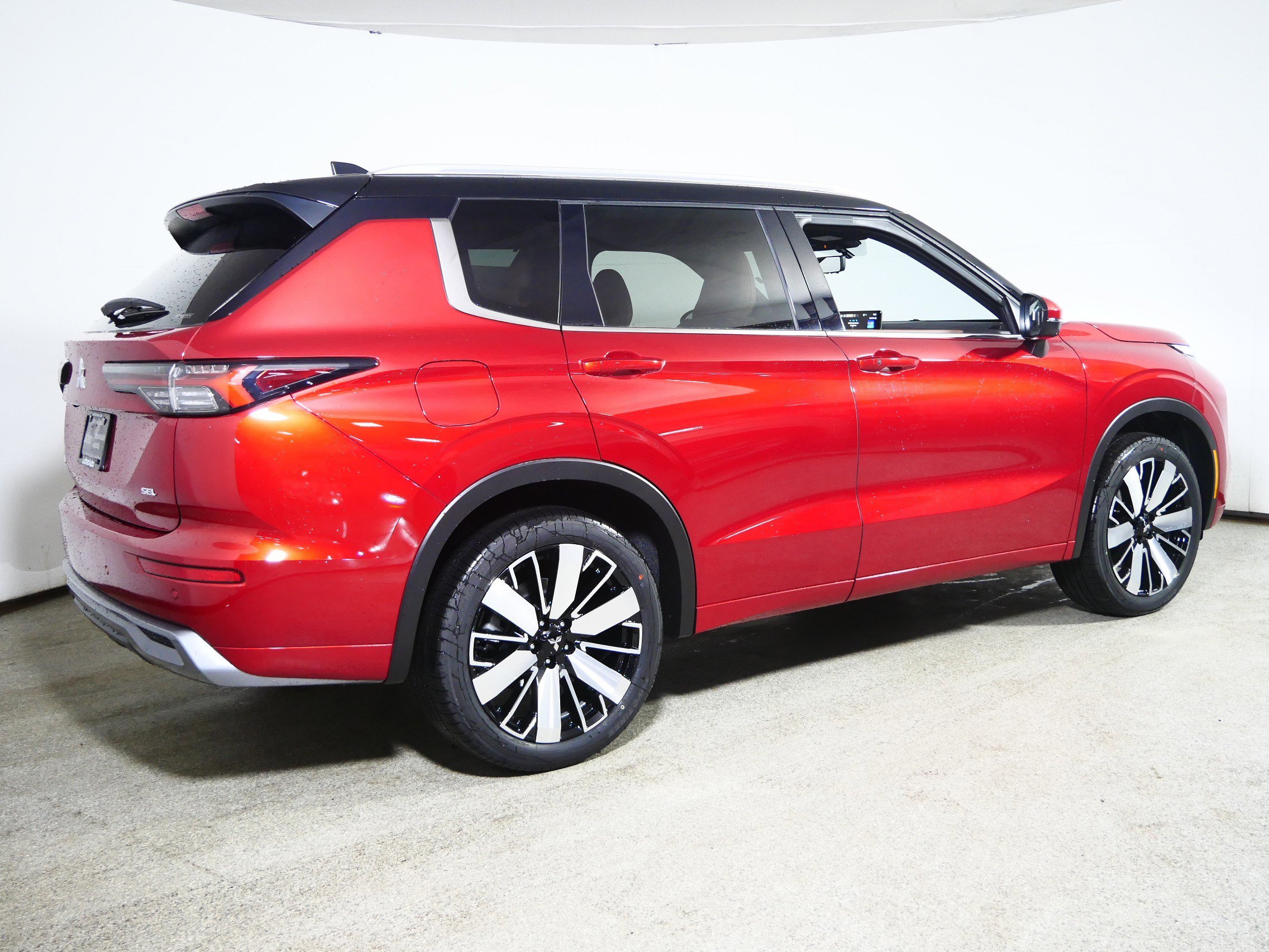 New 2025 Mitsubishi Outlander SEL image 2