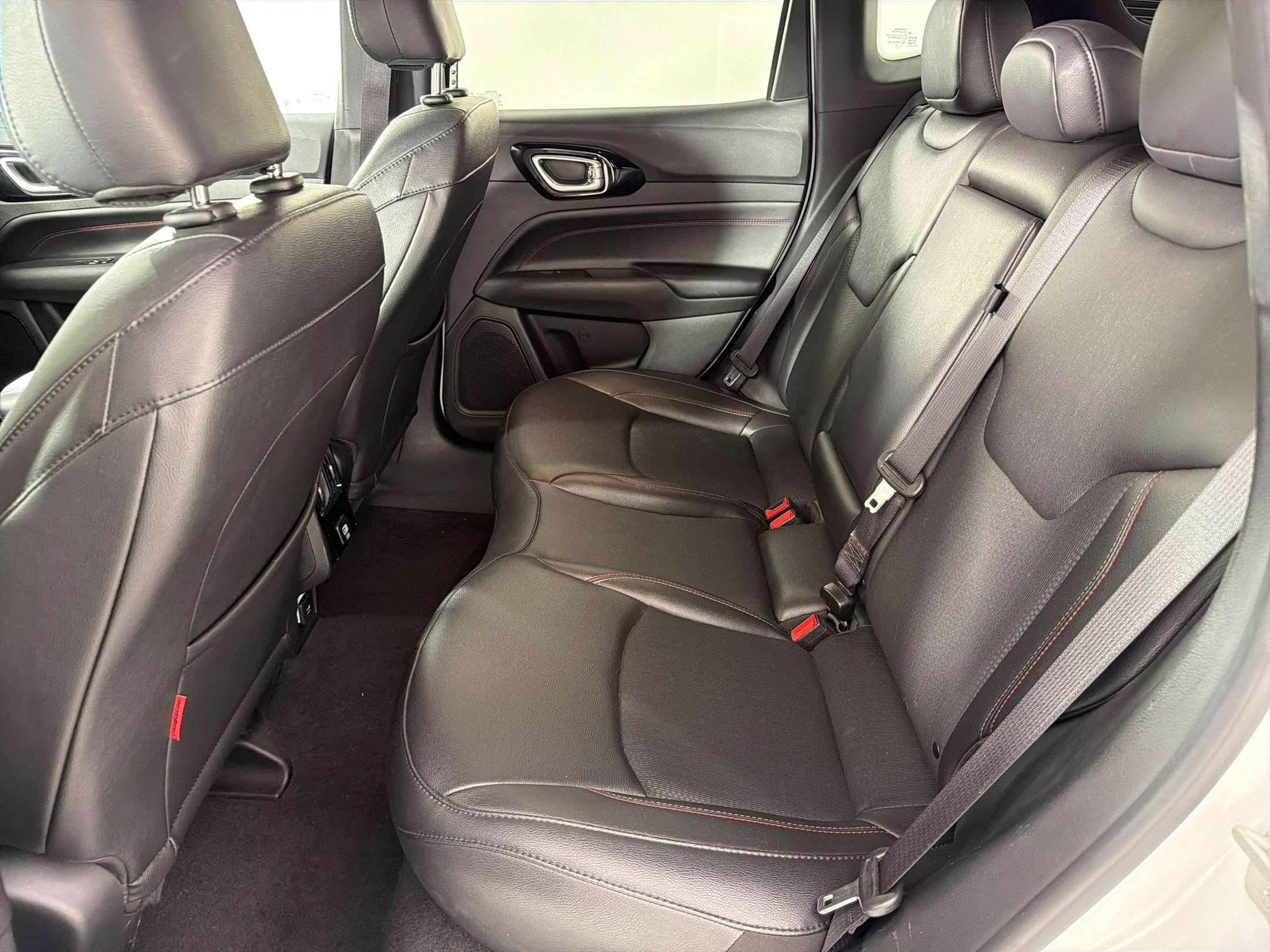 Used 2024 Jeep Compass Trailhawk image 15