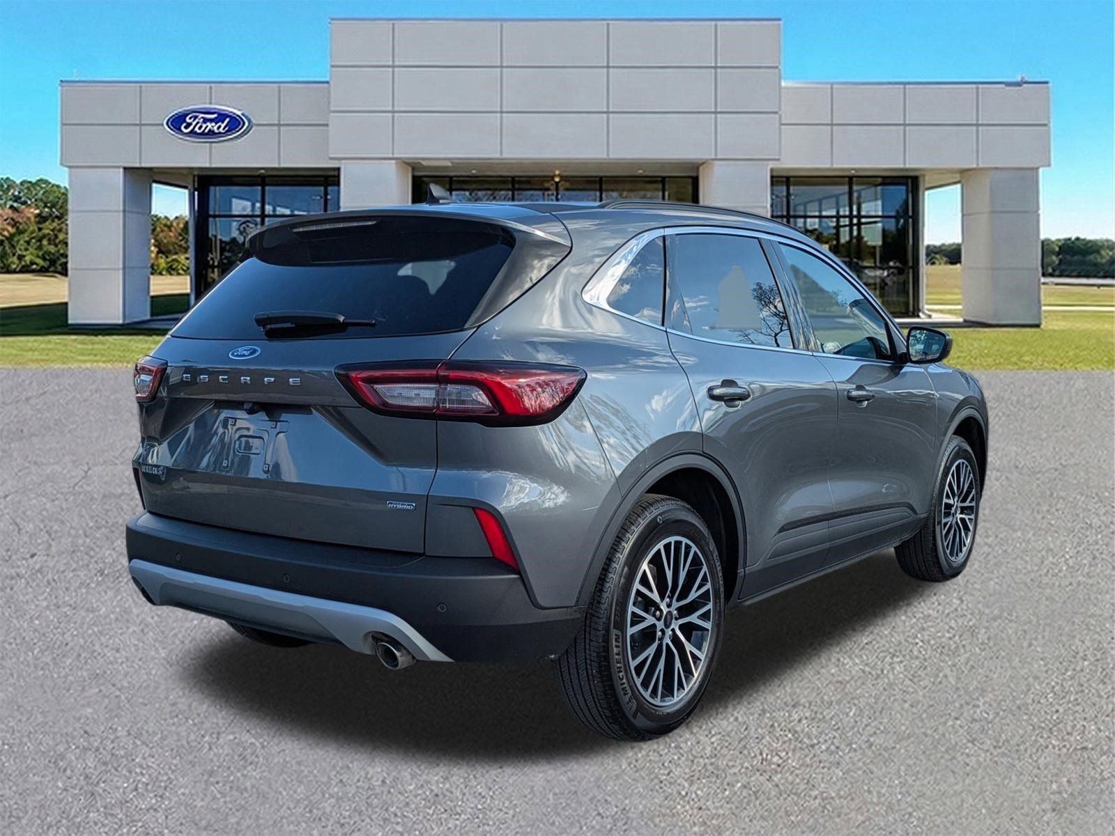 Certified 2025 Ford Escape SE FWD image 4