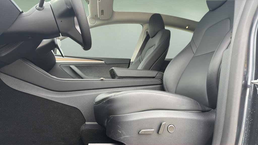 Used 2025 Tesla Model Y Long Range image 23