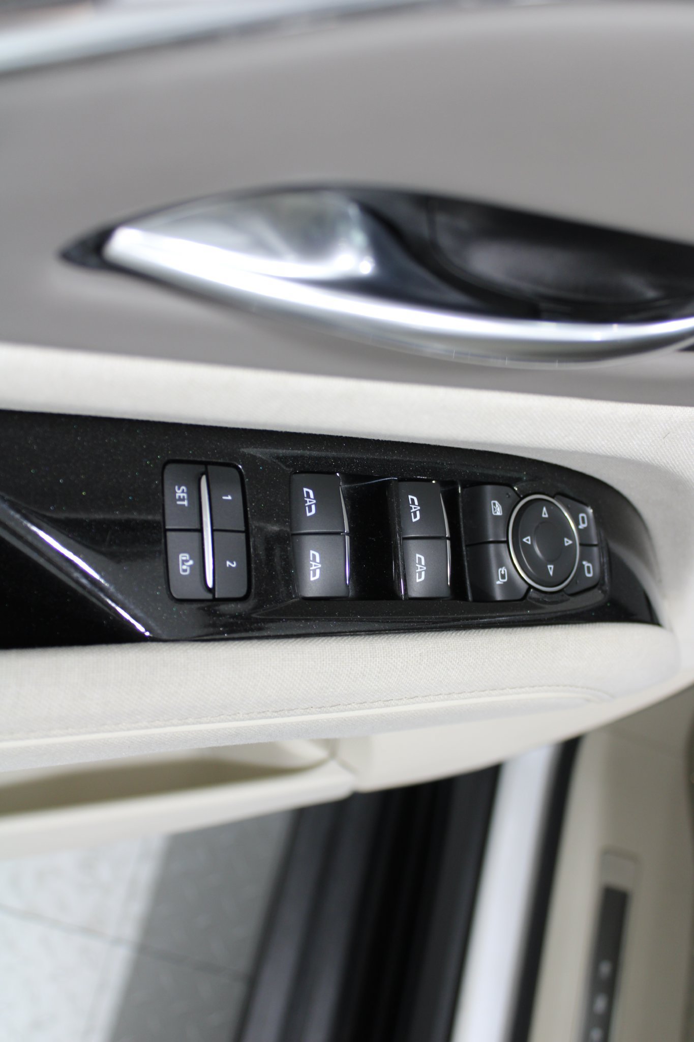 Used 2021 Cadillac Escalade Premium Luxury Platinum AWD/4WD image 48