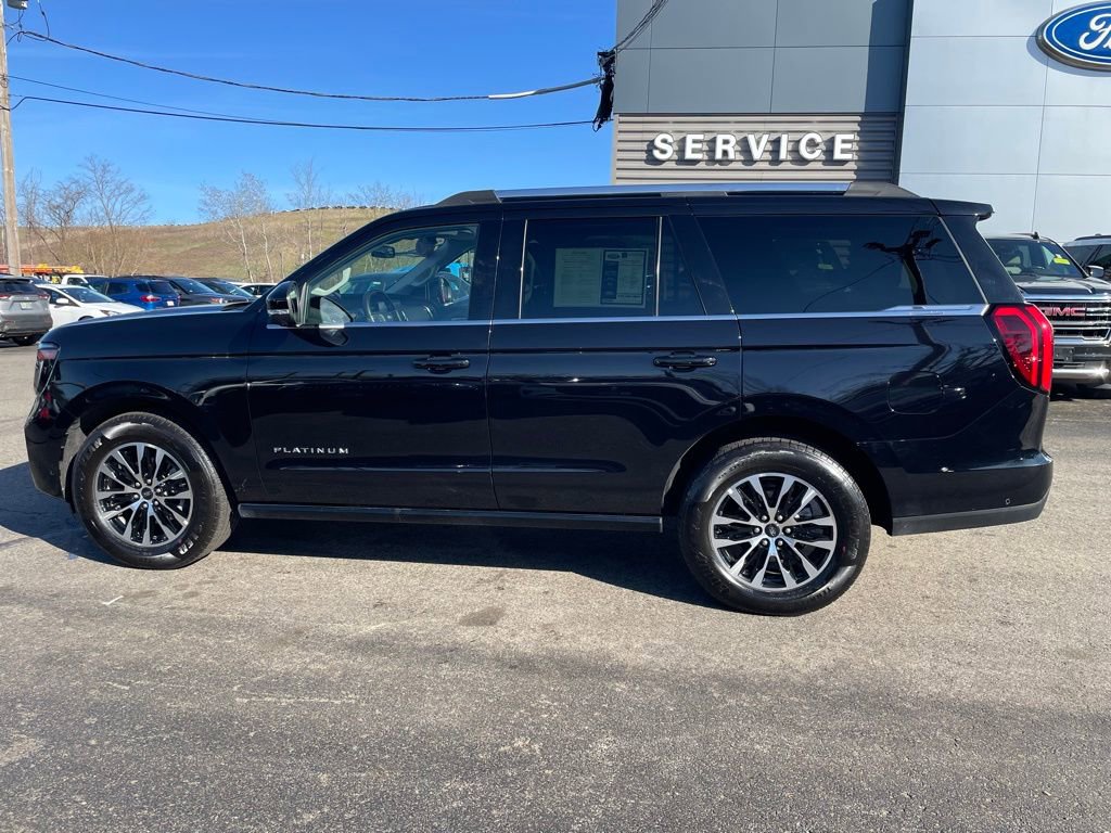 Used 2025 Ford Expedition Platinum image 2