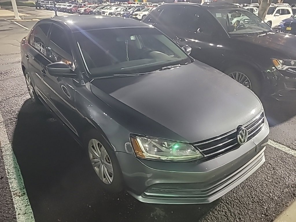 Used 2017 Volkswagen Jetta S image 3