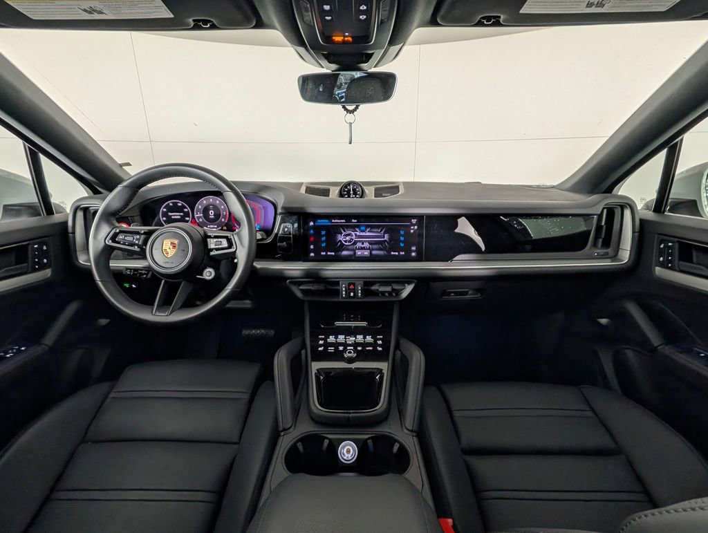 Certified 2025 Porsche Cayenne Coupe image 19