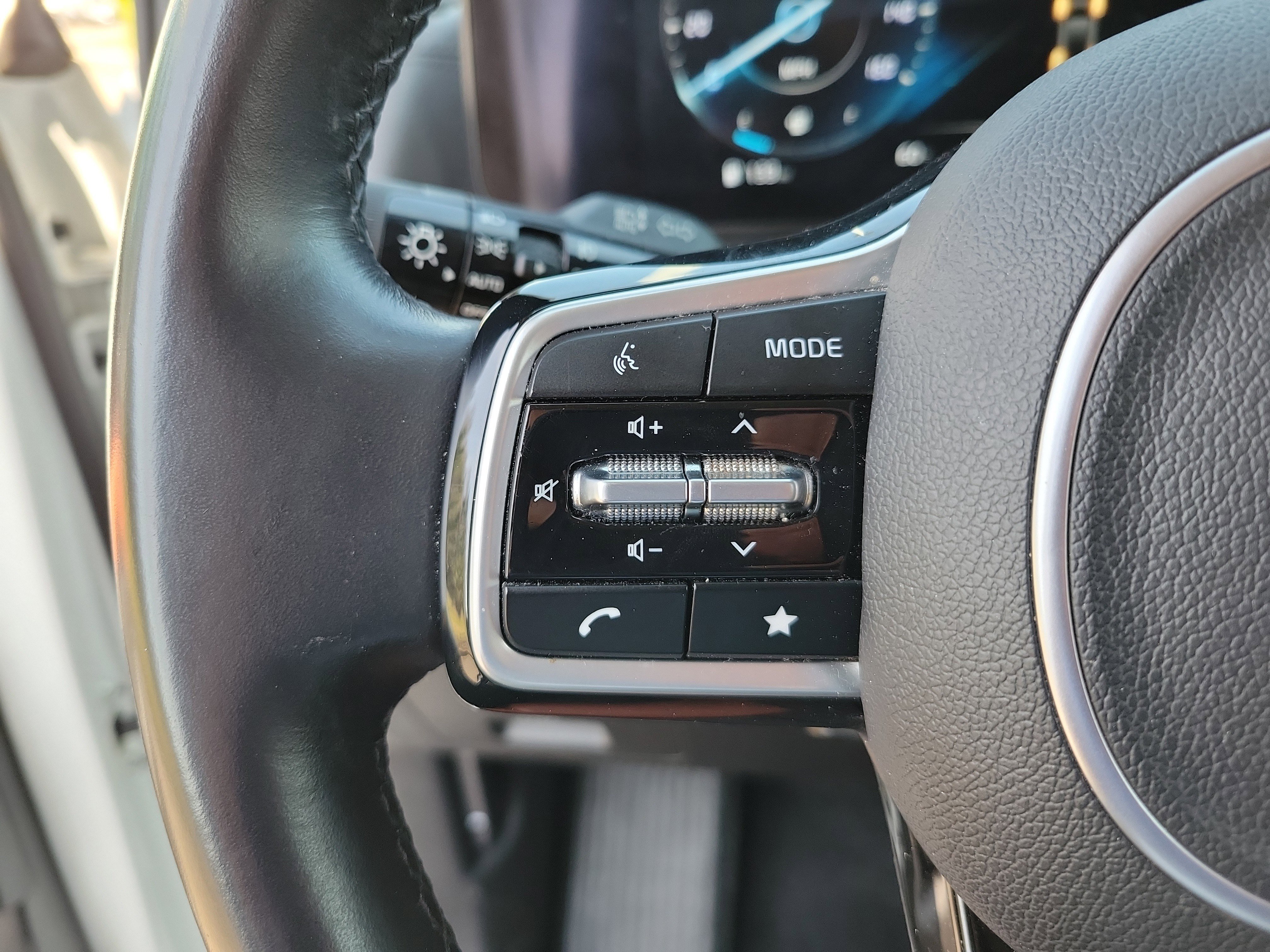 Used 2023 Kia Carnival SX image 15