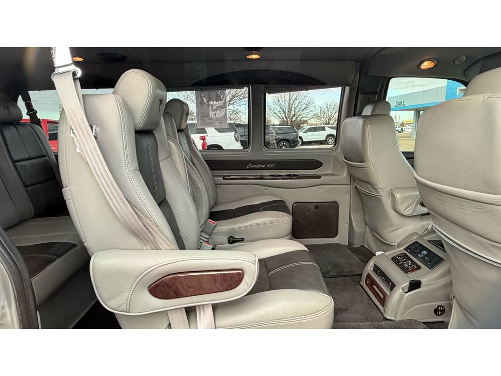 Used 2017 GMC Savana 2500 image 18